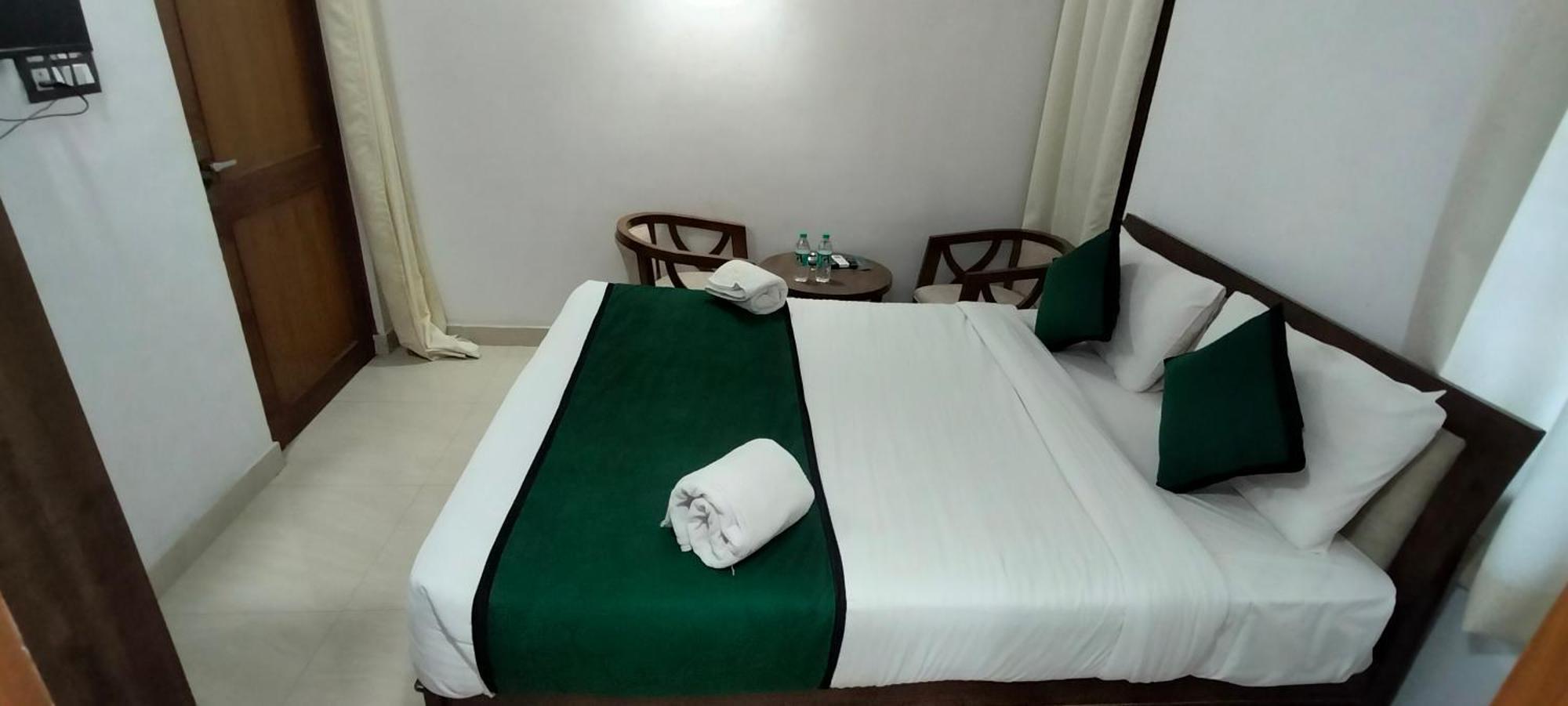 Hotel Aman Residency Prayagraj Esterno foto