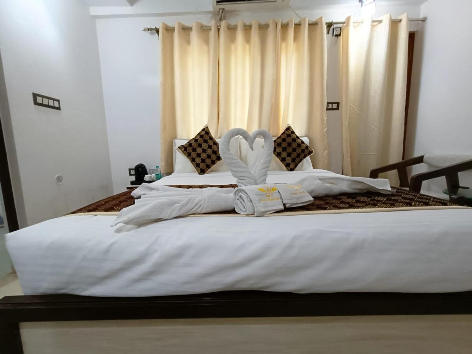 Hotel Aman Residency Prayagraj Esterno foto
