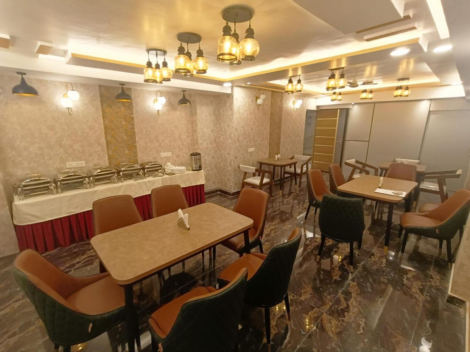Hotel Aman Residency Prayagraj Esterno foto