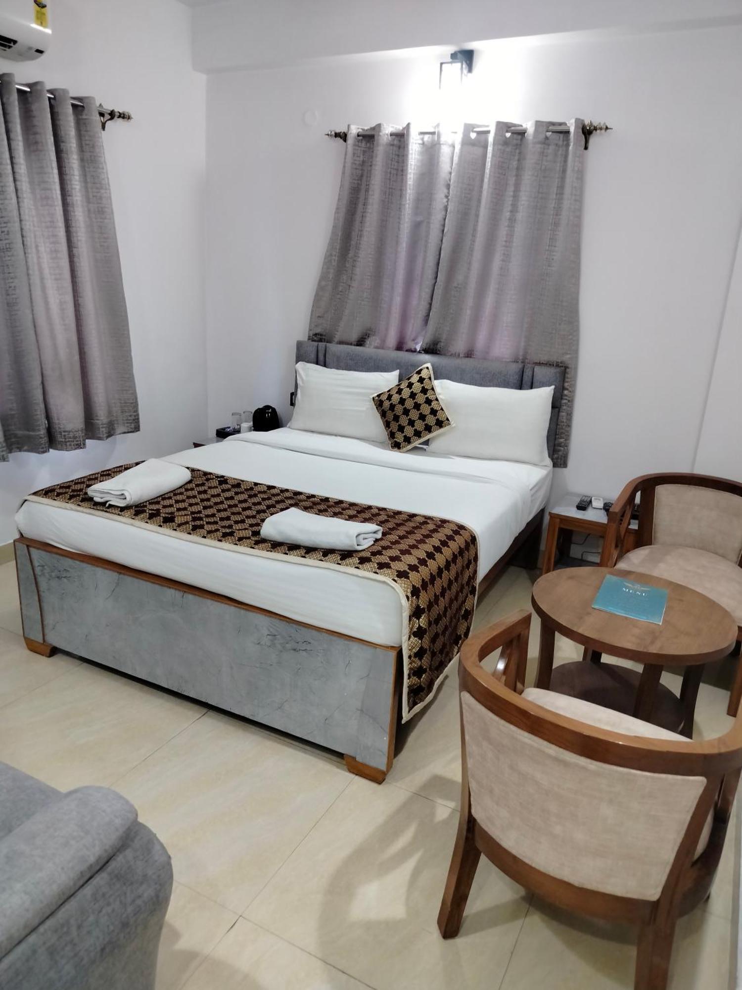 Hotel Aman Residency Prayagraj Esterno foto
