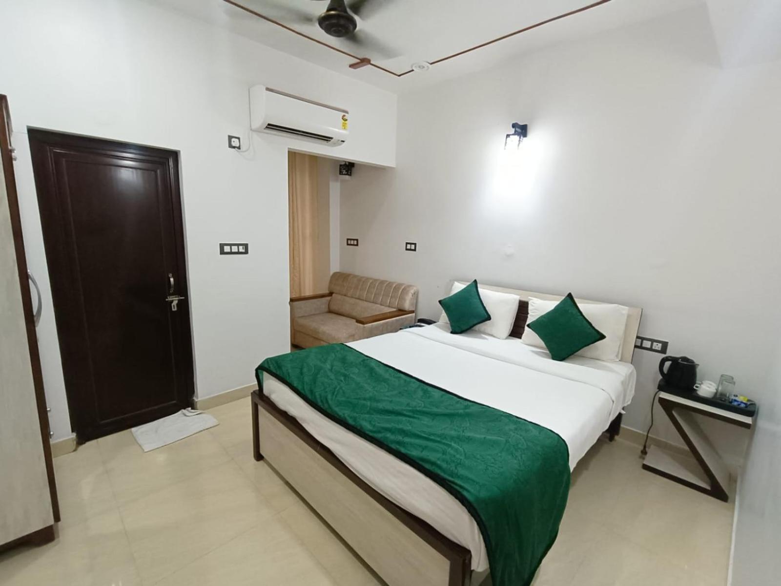 Hotel Aman Residency Prayagraj Esterno foto